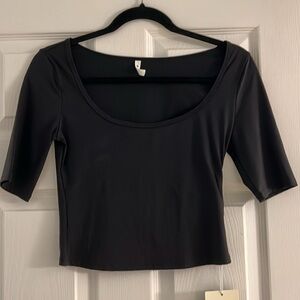HALARA Black Crop Top